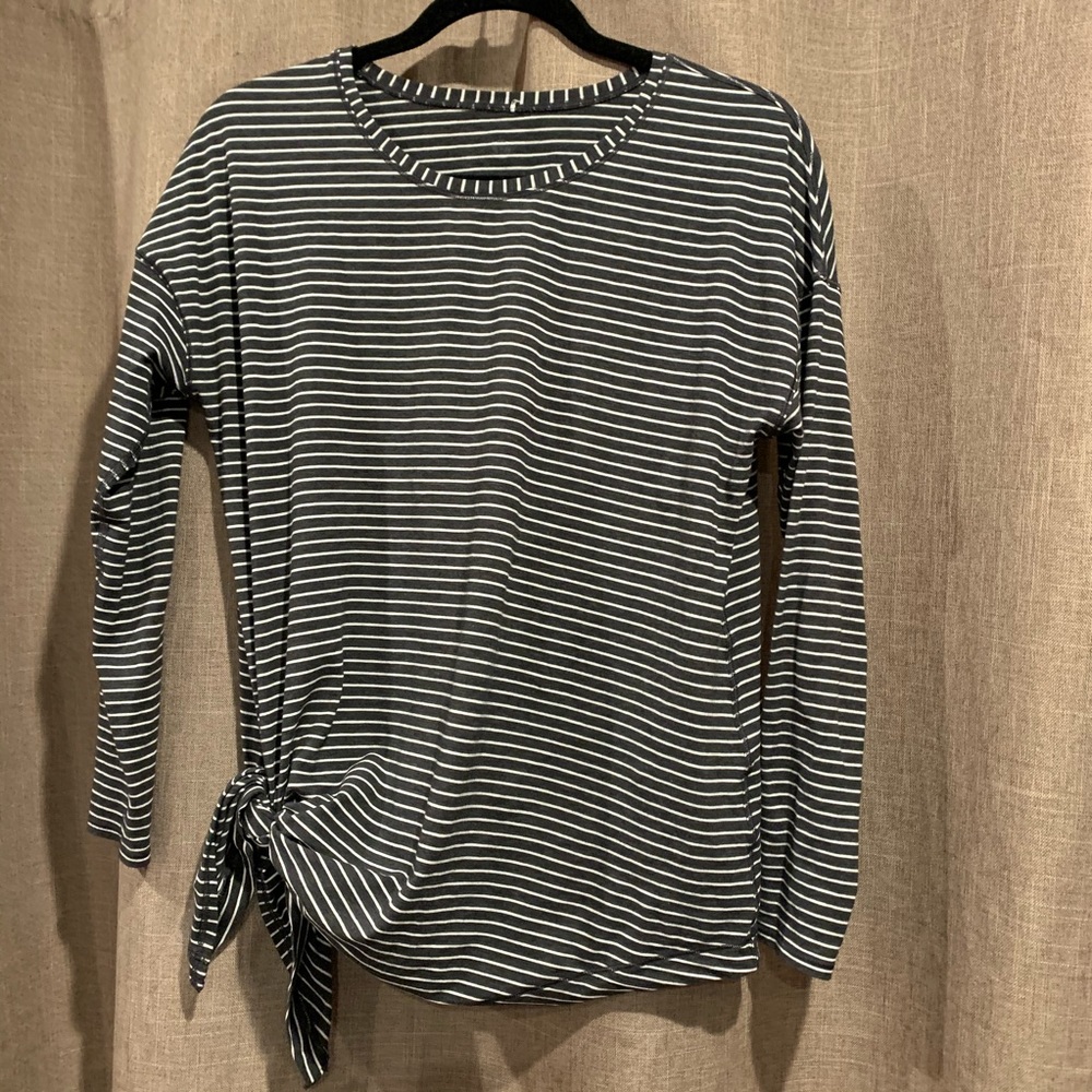 Lululemon long sleeve tie side shirt top